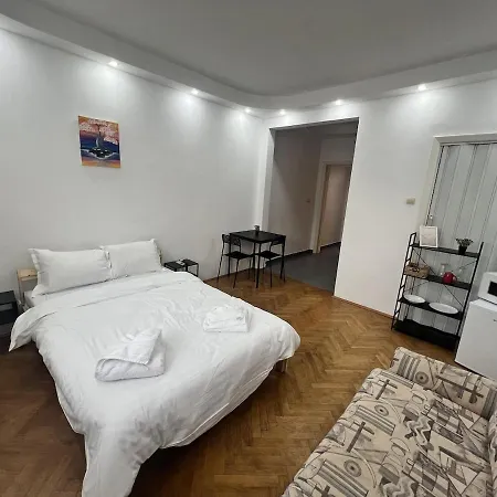 Heart Of Vibes-prestigious Area-modern Apartment